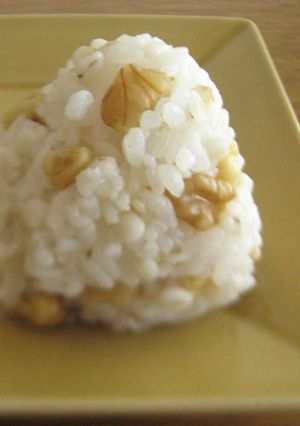 究極のシンプル☆くるみおにぎり 美味♡ -レシピのメイン写真
