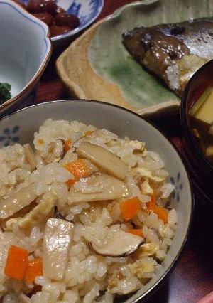 お吸い物の素で香りプラス♪節約松茸ごはん-レシピのメイン写真