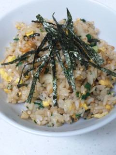 簡単&節約☆ニラと卵と竹輪の炒飯-レシピのメイン写真