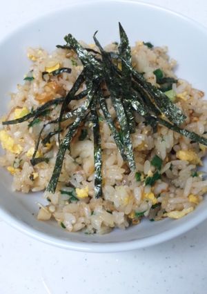 簡単＆節約☆ニラと卵と竹輪の炒飯-レシピのメイン写真