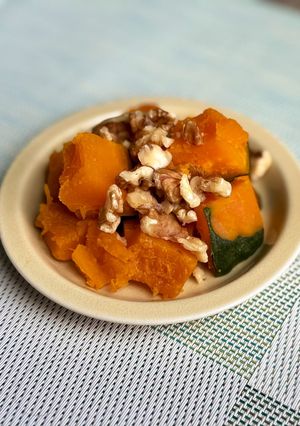 優しい甘さ!かぼちゃとくるみの香ばし副菜-レシピのメイン写真