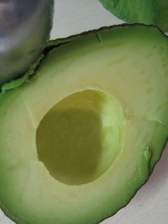 アボカドの簡単できれいな剥き方 by しやわし 【クックパッド】 簡単