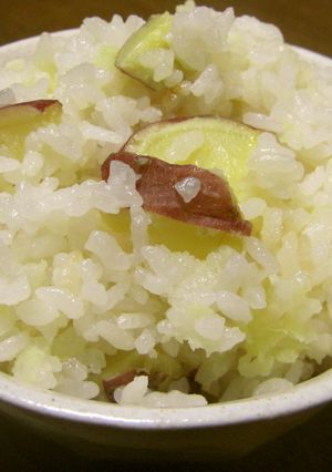 我が家はこの味付けで満足♬さつま芋ご飯-レシピのメイン写真