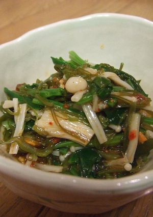 ほうれん草とめかぶの食べるラー油あえ-レシピのメイン写真