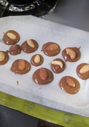 クリスマスのおやつに♪ナッツチョコレート-レシピのメイン写真