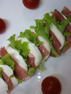 生ハムとモッツァレラチーズのカプレーゼ風-レシピのメイン写真