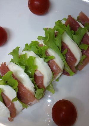 生ハムとモッツァレラチーズのカプレーゼ風-レシピのメイン写真