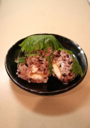 梅クリームチーズの雑穀おにぎり-レシピのメイン写真