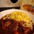牛かたまり肉の赤ワイン煮込み
