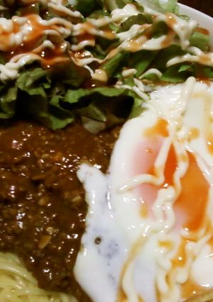 辛くて美味しいジャージャー麺目玉焼のせ-レシピのメイン写真