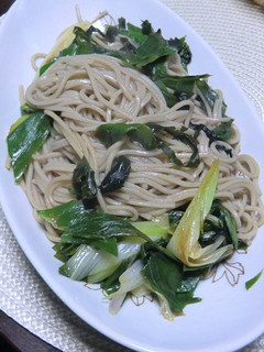 たっぷりネギとわかめのしょうゆ焼き蕎麦-レシピのメイン写真