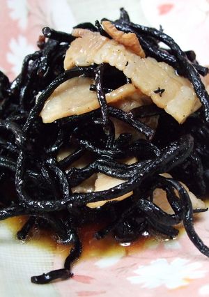 ルクエで☆ひじきとベーコンの中華風煮-レシピのメイン写真