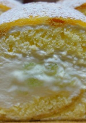 シュー皮フルーツロールーケーキ-レシピのメイン写真