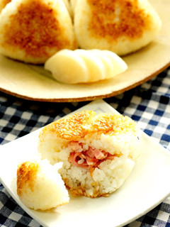 我が家の焼おにぎり♬チーズベーコン-レシピのメイン写真