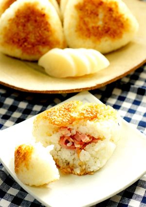 我が家の焼おにぎり♬チーズベーコン-レシピのメイン写真