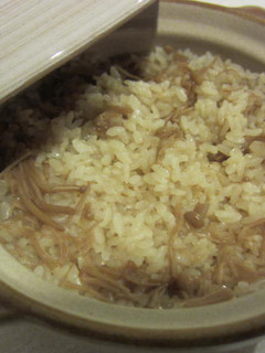 土鍋でグツグツ☆なめ茸炊き込みご飯-レシピのメイン写真