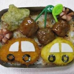 รูปของ ❤キャラ弁❤フライやナゲットで!車弁当