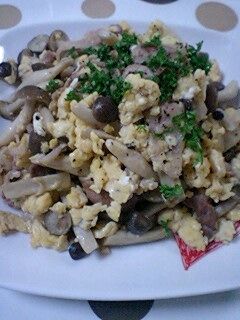 きのこと豚肉のバターたまご炒め-レシピのメイン写真