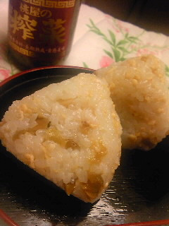 桃屋味付ザーサイの味わい肉そぼろおにぎり-レシピのメイン写真