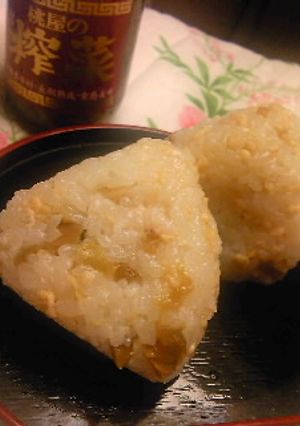 桃屋味付ザーサイの味わい肉そぼろおにぎり-レシピのメイン写真