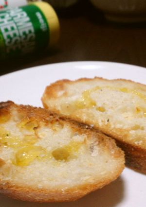 ＊オリーブオイルと粉チーズ香るトースト＊-レシピのメイン写真