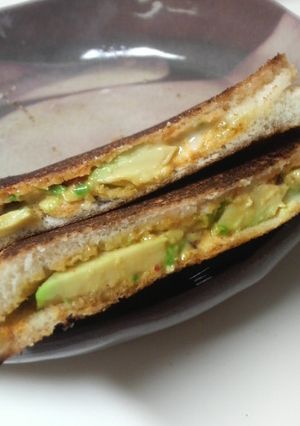 アボガドと食べるラー油の☆ホットサンド-レシピのメイン写真