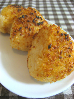 味噌混ぜ込み焼きおにぎり-レシピのメイン写真