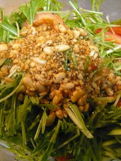 水菜の松の実ドレッシングサラダ-レシピのメイン写真