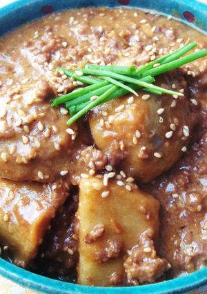 ひき肉と里芋●○クリームチーズ胡麻味噌煮-レシピのメイン写真