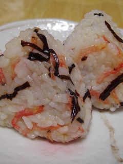 塩昆布と桜海老のおにぎり-レシピのメイン写真