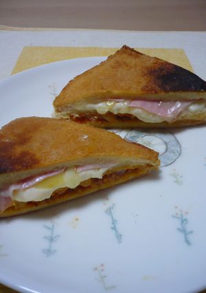 食パンの耳ミートソースとホワイトソースで-レシピのメイン写真