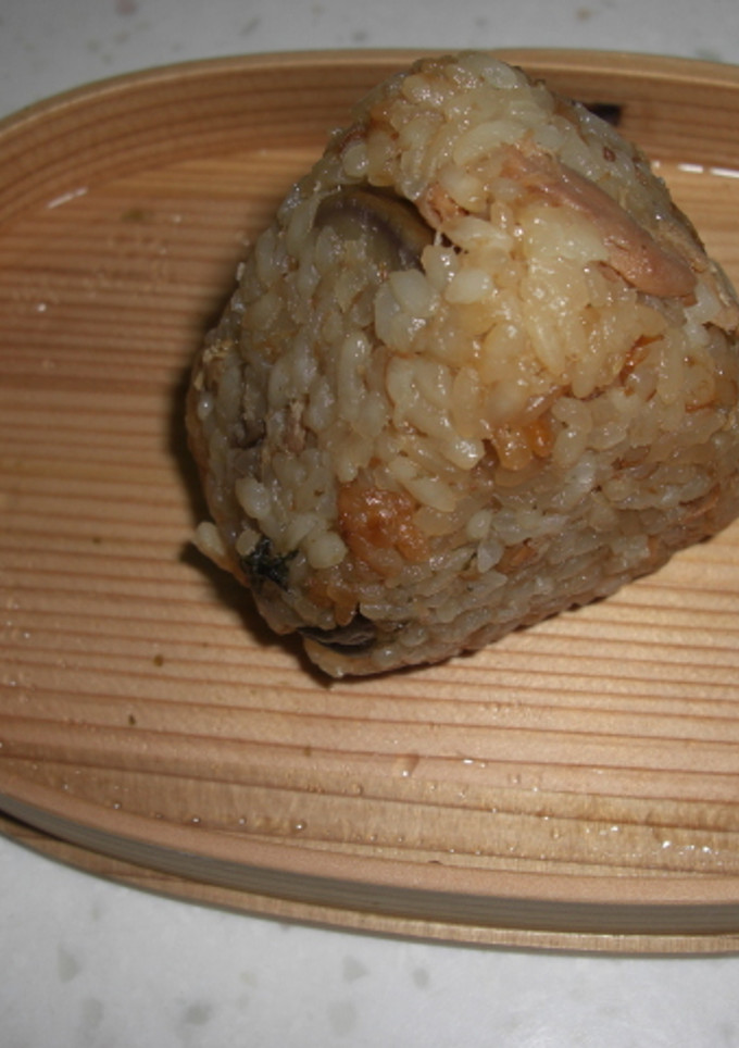 焼き鳥缶と甘栗の簡単おいしいおにぎり-レシピのメイン写真