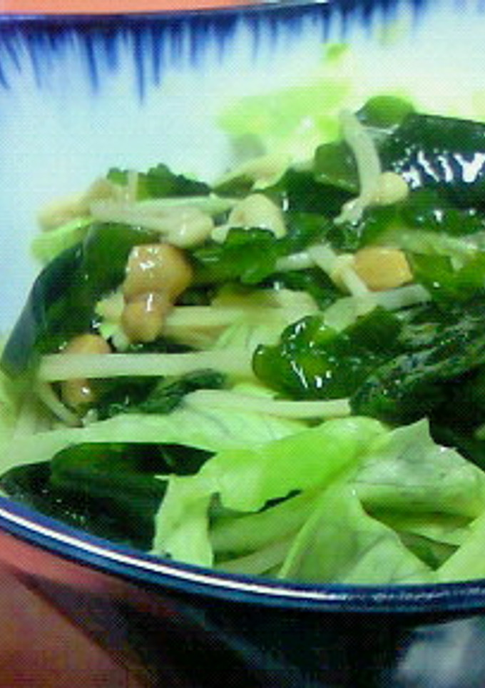 レタスにワカメ､おまけにえのきの納豆和え-レシピのメイン写真