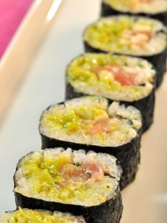 まぐろとアボカドで トロ巻き寿司♪-レシピのメイン写真