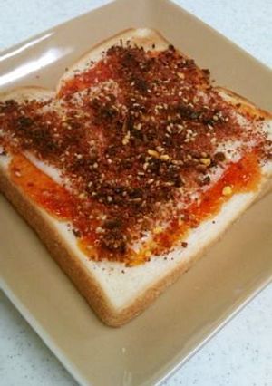 ヤミツキ★すき焼きふりかけトースト-レシピのメイン写真