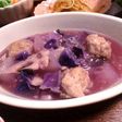 <紫キャベツで作る 紫色の熱々ポトフ>