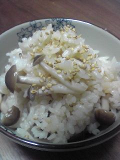 工程3つで簡単♪梅としめじの炊き込みご飯-レシピのメイン写真