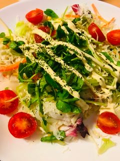 市販サラダ●豆苗&目玉焼きサラダ-レシピのメイン写真