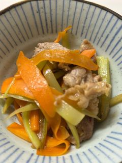 豚肉と人参とブロッコリーの茎の甘辛炒め-レシピのメイン写真
