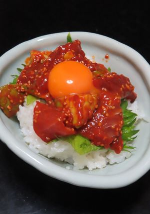 簡単マグロ切り落としとアボカドのユッケ丼-レシピのメイン写真