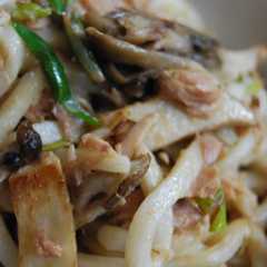 รูปของ ツナと茸の焼きうどん✿柚子胡椒風味