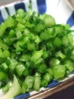 かぶの茎。きざんで塩でもむだけ-レシピのメイン写真