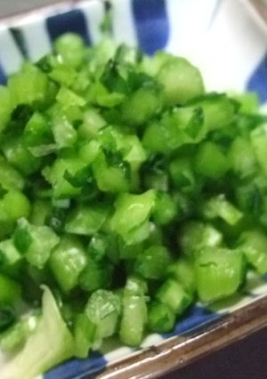 かぶの茎。きざんで塩でもむだけ-レシピのメイン写真