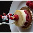 フランボワーズ香る白いチーズケーキ