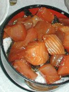 ちょっと豪華に☆まぐろの漬け丼-レシピのメイン写真