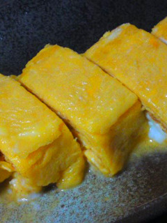 熱々な卵焼きをきれいに切る切り方(裏技)-レシピのメイン写真
