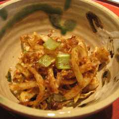 รูปของ 冷蔵庫にほっておくだけ　大根の皮の佃煮！