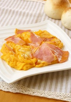 甘い卵のハム入りスクランブルエッグ-レシピのメイン写真