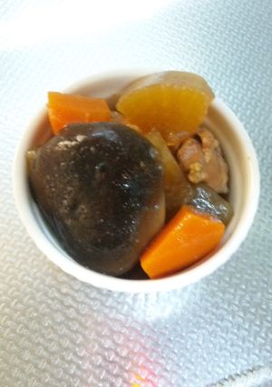 お肉柔らか大根と人参、椎茸、鶏肉の煮物-レシピのメイン写真