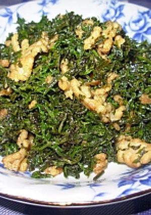 捨てずに食べて☆人参の葉と挽き肉の炒め物-レシピのメイン写真